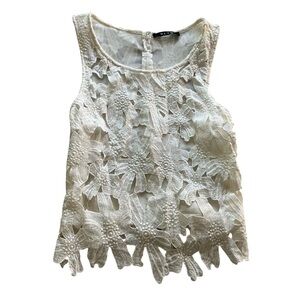 BLVD Lace Floral Sleeveless Top Medium Tank Top Crochet Off White